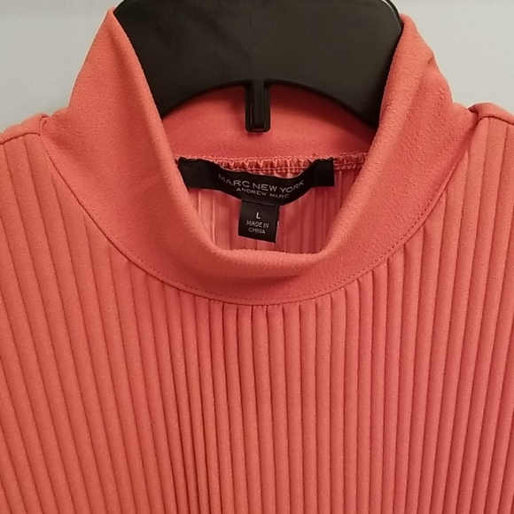 Marc New York Sleeveless Mock Neck in Size Large - Picture 4 of 10